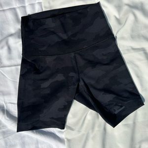 lululemon Wunder Train High-Rise Short 6” Gray Camo Biker Shorts
